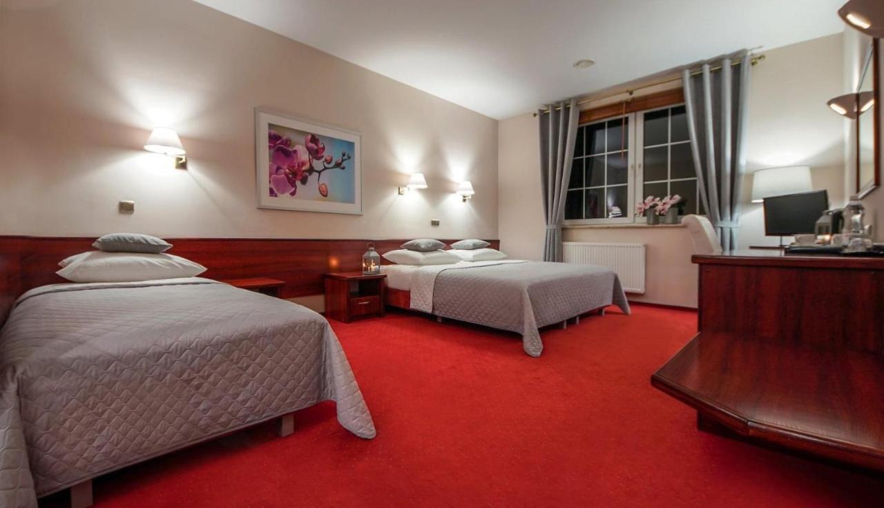 Hotel Sara Koło エクステリア 写真