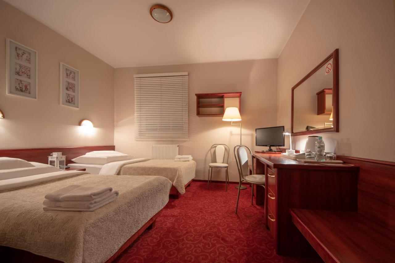 Hotel Sara Koło エクステリア 写真