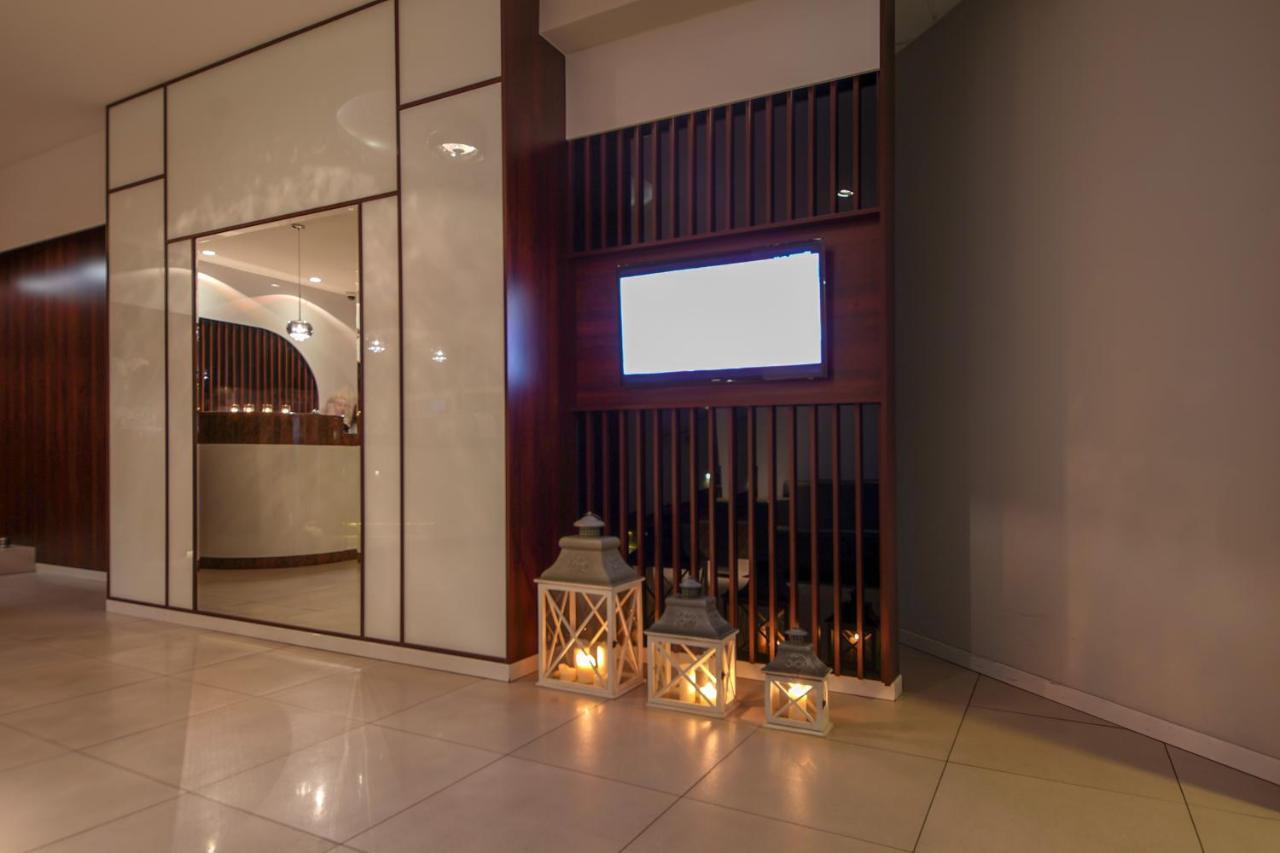 Hotel Sara Koło エクステリア 写真