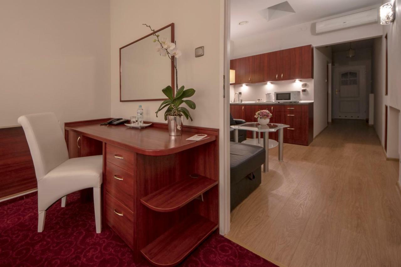 Hotel Sara Koło エクステリア 写真