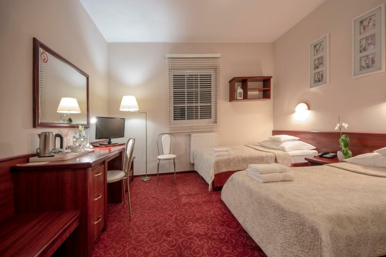 Hotel Sara Koło エクステリア 写真
