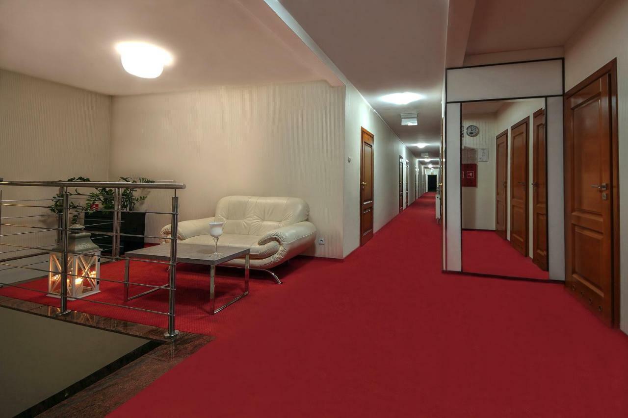 Hotel Sara Koło エクステリア 写真