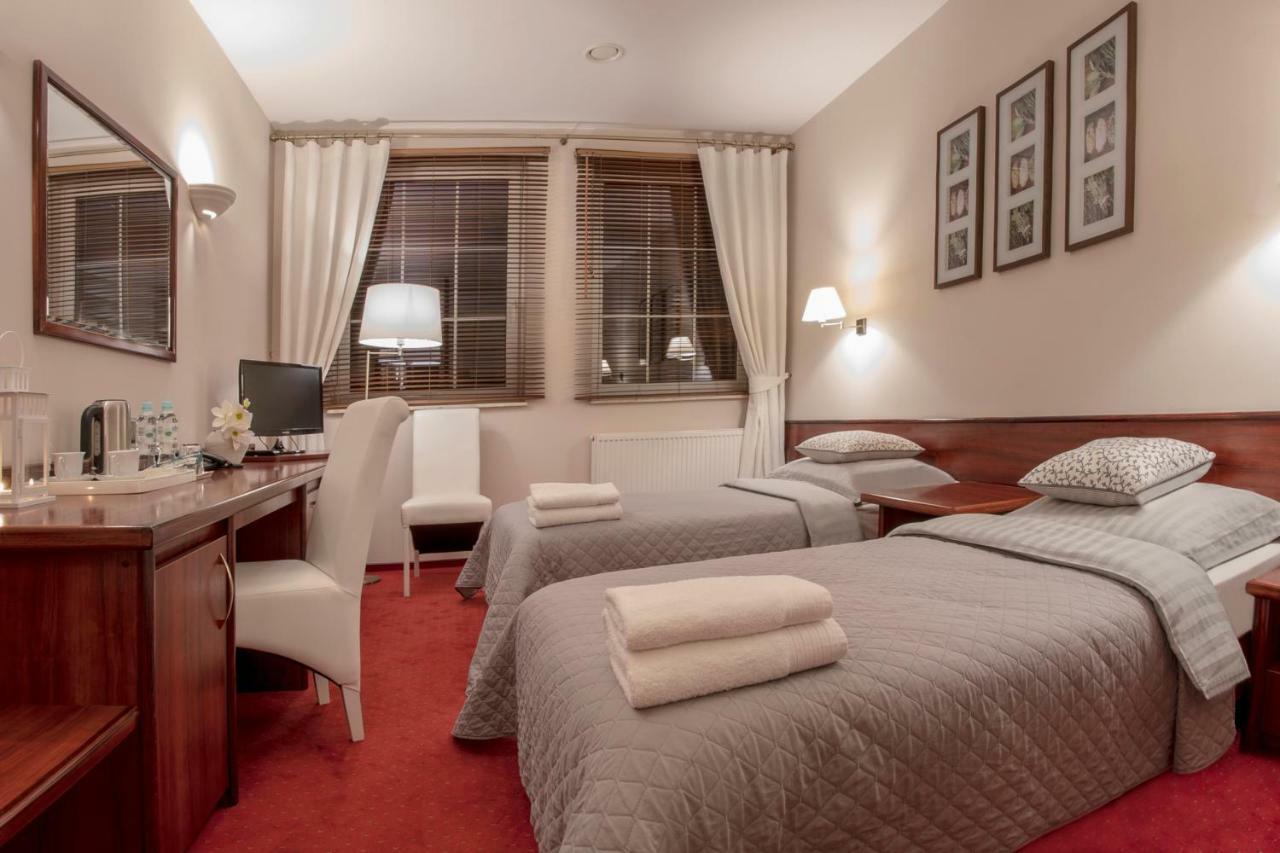 Hotel Sara Koło エクステリア 写真